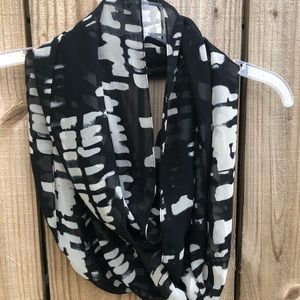 Black and white, infinity scarf !!